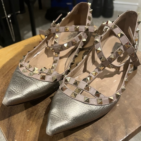 Pre Loved Valentino Flats - Picture 4 of 5